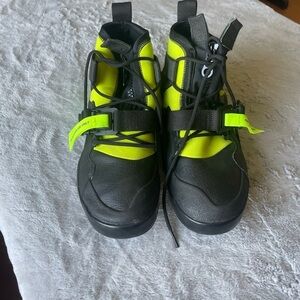 Nike Air Force 270 Utility Volt AQ0572-001 Size 10